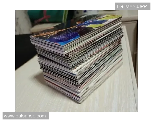 足球明星卡保护套完美守护你的珍藏卡片尽显球星魅力与个性风采