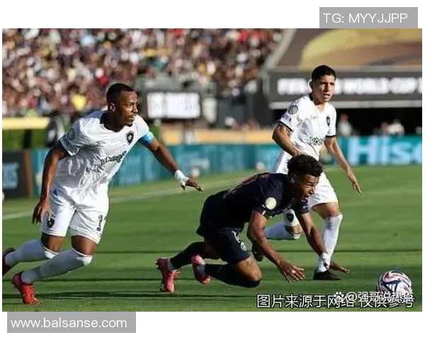 足球明星在关键时刻点球失利引发球迷热议与媒体关注的背后故事