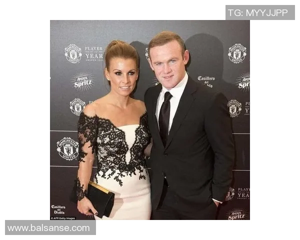 足球明星妻子红毯风采尽显魅力时刻引领时尚潮流