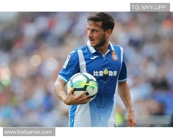 足球明星张姆斯的传奇之路与他在绿茵场上的辉煌成就与影响力