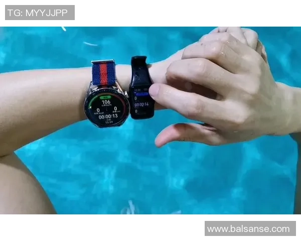 足球明星手环佩戴方法详解视频分享教你如何正确使用手环提升运动表现 足球明星手环佩戴方法详解视频分享教你如何正确使用手环提升运动表现