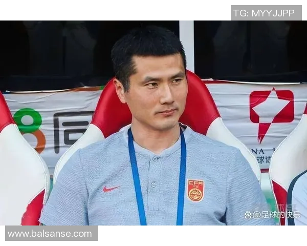 足球明星意外受伤影响职业生涯球迷心痛不已的背后故事