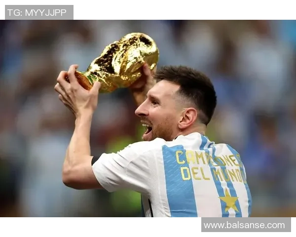 足球明星的成长历程与个人成就全解析，揭秘他们的职业生涯与生活点滴