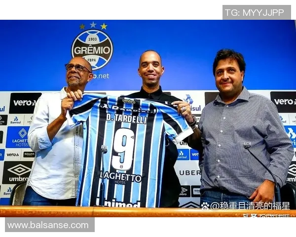 足球明星的背后团队揭秘助理在职业生涯中的重要角色分析