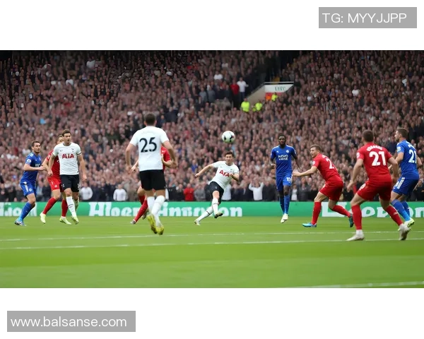 足球明星的精彩瞬间与背后故事的深度解析与素材分享