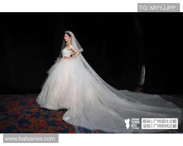 足球明星穿白衬衫的时尚瞬间展现魅力与风采的精彩图片合集 足球明星穿白衬衫的时尚瞬间展现魅力与风采的精彩图片合集