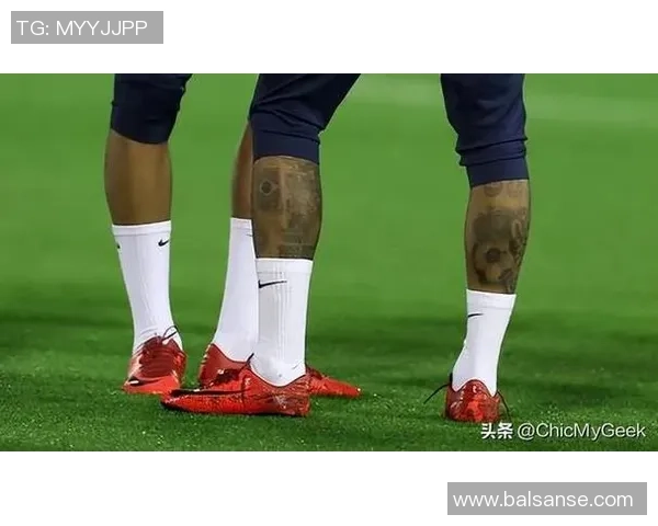 足球明星脖部纹身图案解析展现个性与风格的艺术魅力 足球明星脖部纹身图案解析展现个性与风格的艺术魅力